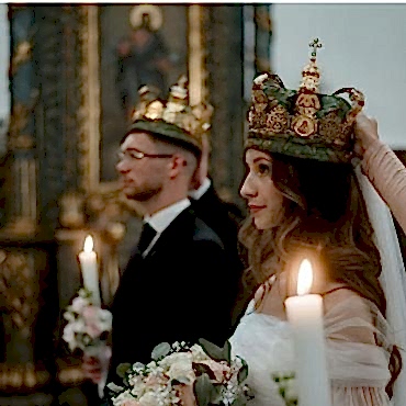 Ortodox esküvő koronával